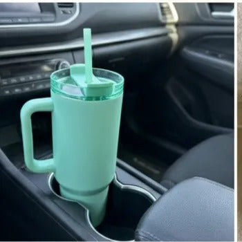 750ml Tumbler with Handle & Straw, Leakproof Lid, Travel Coffee Cup for Office, Car & Home (Random Color)
