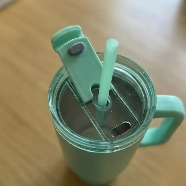 750ml Tumbler with Handle & Straw, Leakproof Lid, Travel Coffee Cup for Office, Car & Home (Random Color)